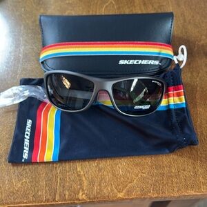 NEW Skechers Gray polarized Sunglasses with Colorful Pouch and hard case